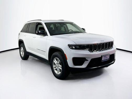 Bright White Clearcoat 2023 Jeep Grand Cherokee Laredo