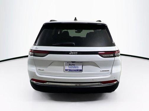 Bright White Clearcoat 2023 Jeep Grand Cherokee Laredo