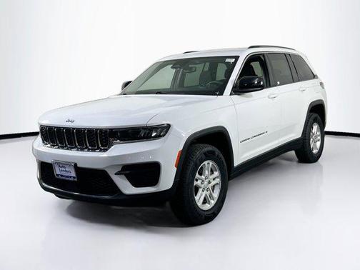 Bright White Clearcoat 2023 Jeep Grand Cherokee Laredo