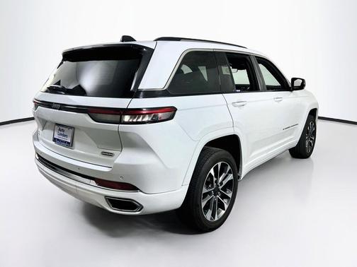 Bright White Clearcoat 2023 Jeep Grand Cherokee Overland