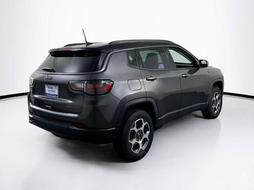 Granite Crystal Metallic Clearcoat 2022 Jeep Compass Trailhawk