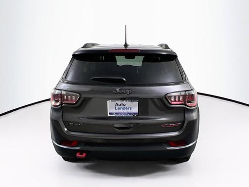 Granite Crystal Metallic Clearcoat 2022 Jeep Compass Trailhawk