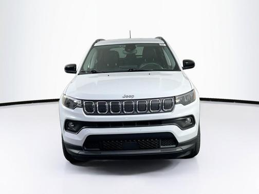 Bright White Clearcoat 2022 Jeep Compass Latitude