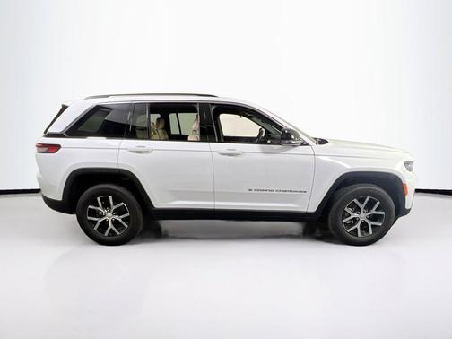 Bright White Clearcoat 2023 Jeep Grand Cherokee Limited