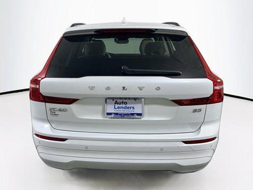 2022 Volvo XC60 B5 Momentum