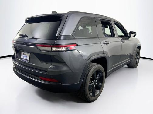 Baltic Gray Metallic Clearcoat 2023 Jeep Grand Cherokee Altitude