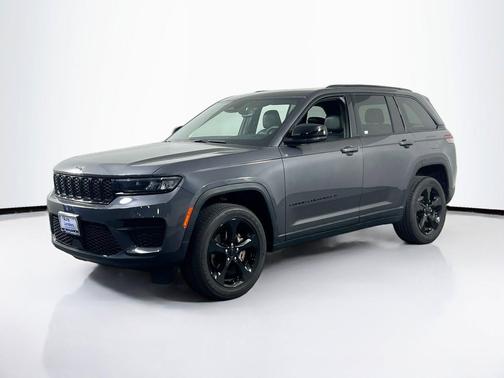 Baltic Gray Metallic Clearcoat 2023 Jeep Grand Cherokee Altitude