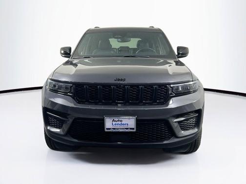 Baltic Gray Metallic Clearcoat 2023 Jeep Grand Cherokee Altitude