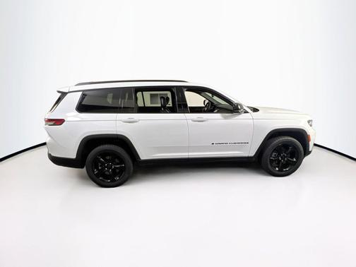Bright White Clearcoat 2023 Jeep Grand Cherokee L Altitude