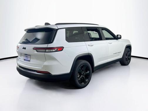 Bright White Clearcoat 2023 Jeep Grand Cherokee L Altitude