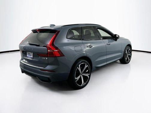 2022 Volvo XC60 B5 R-Design