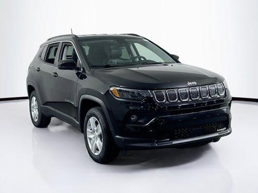 Diamond Black Crystal Pearlcoat 2022 Jeep Compass Latitude