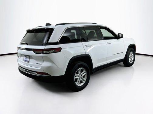 Bright White Clearcoat 2023 Jeep Grand Cherokee Laredo