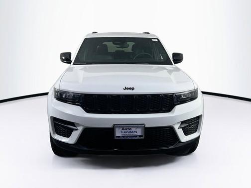 Bright White Clearcoat 2023 Jeep Grand Cherokee Altitude