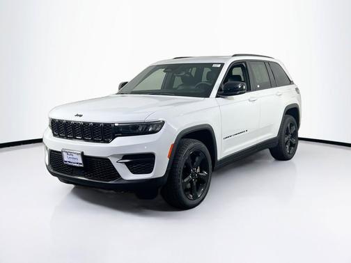 Bright White Clearcoat 2023 Jeep Grand Cherokee Altitude