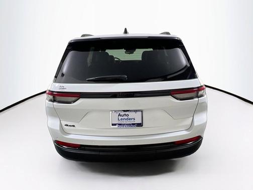 Bright White Clearcoat 2023 Jeep Grand Cherokee Altitude