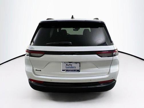 Bright White Clearcoat 2023 Jeep Grand Cherokee Altitude