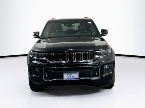 Diamond Black Crystal Pearlcoat 2023 Jeep Grand Cherokee Overland