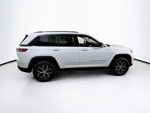 Bright White Clearcoat 2023 Jeep Grand Cherokee Limited
