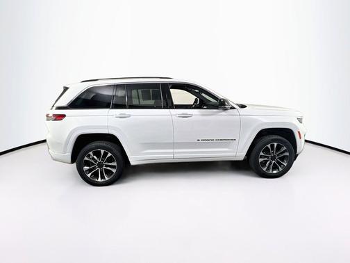 Bright White Clearcoat 2023 Jeep Grand Cherokee Overland