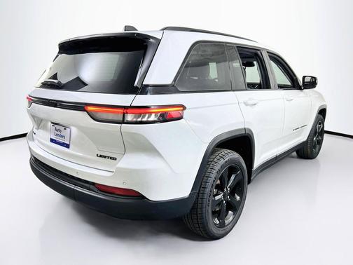 Bright White Clearcoat 2023 Jeep Grand Cherokee Limited