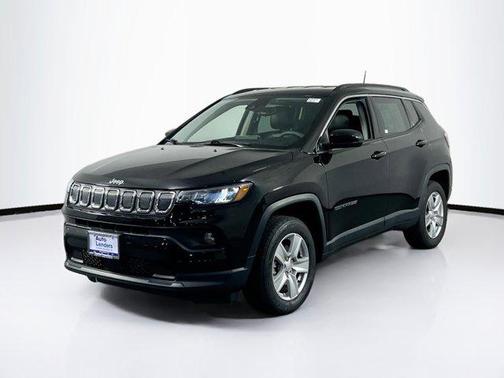 Diamond Black Crystal Pearlcoat 2022 Jeep Compass Latitude