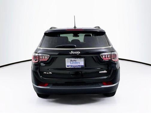 Diamond Black Crystal Pearlcoat 2022 Jeep Compass Latitude