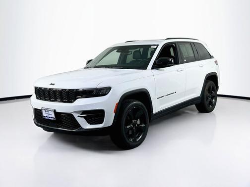 Bright White Clearcoat 2023 Jeep Grand Cherokee Altitude