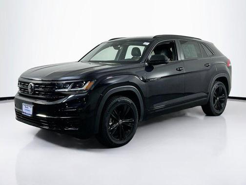 Deep Black Pearl 2023 Volkswagen Atlas Cross Sport 3.6L V6 SEL R-Line