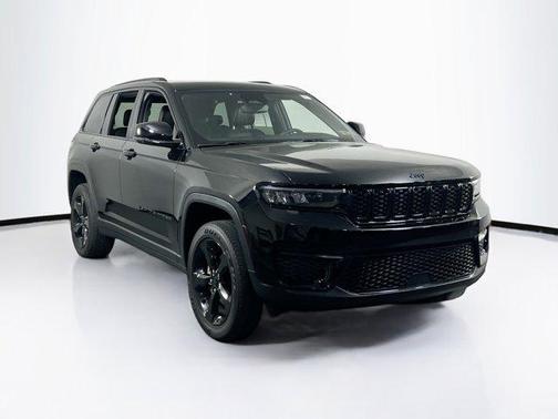 Diamond Black Crystal Pearlcoat 2023 Jeep Grand Cherokee Altitude