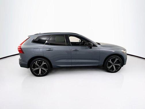 2022 Volvo XC60 B5 R-Design