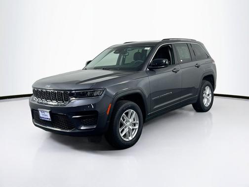 Baltic Gray Metallic Clearcoat 2023 Jeep Grand Cherokee Laredo