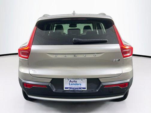 2023 Volvo XC40 B5 Plus Bright Theme