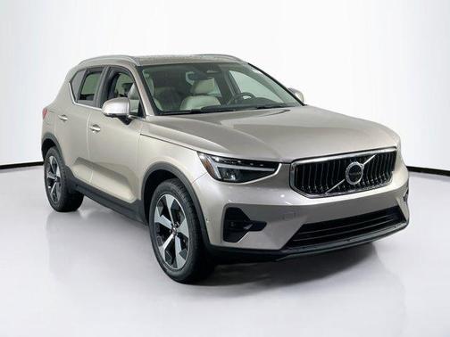 2023 Volvo XC40 B5 Plus Bright Theme