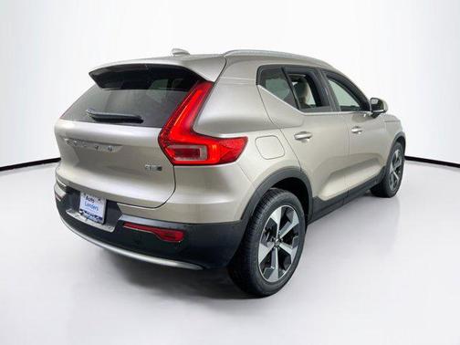 2023 Volvo XC40 B5 Plus Bright Theme