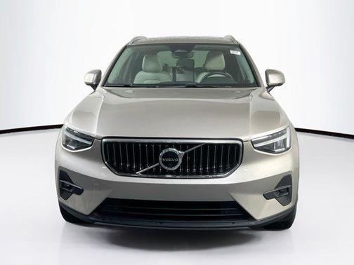 2023 Volvo XC40 B5 Plus Bright Theme