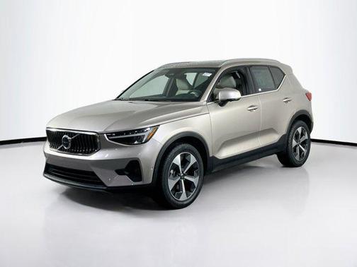2023 Volvo XC40 B5 Plus Bright Theme