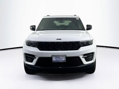 Bright White Clearcoat 2023 Jeep Grand Cherokee Altitude