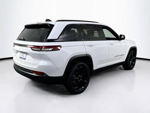Bright White Clearcoat 2023 Jeep Grand Cherokee Altitude