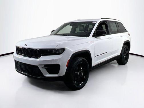 Bright White Clearcoat 2023 Jeep Grand Cherokee Altitude