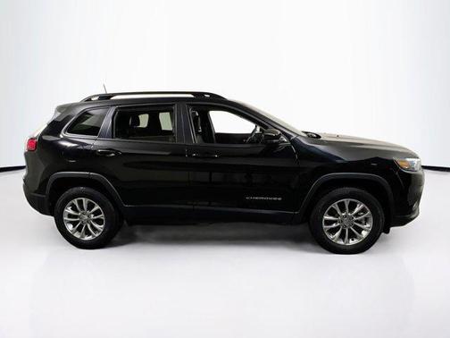 Diamond Black Crystal Pearlcoat 2022 Jeep Cherokee Latitude Lux