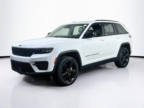 Bright White Clearcoat 2023 Jeep Grand Cherokee Altitude