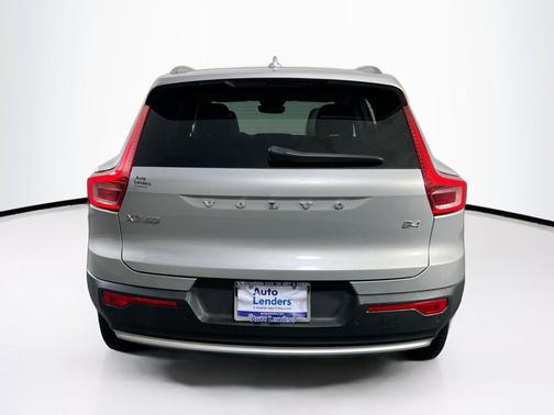 Silver Dawn Metallic 2023 Volvo XC40 B4 Plus Bright Theme
