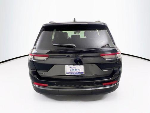 Diamond Black Crystal Pearlcoat 2023 Jeep Grand Cherokee Altitude