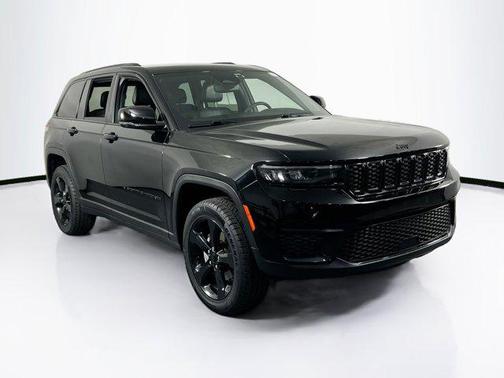 Diamond Black Crystal Pearlcoat 2023 Jeep Grand Cherokee Altitude