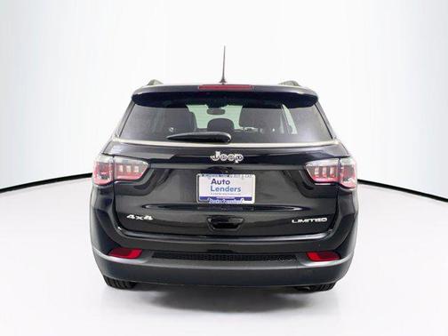 Diamond Black Crystal Pearlcoat 2022 Jeep Compass Limited