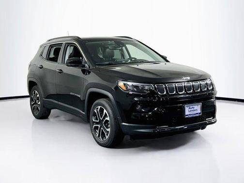 Diamond Black Crystal Pearlcoat 2022 Jeep Compass Limited