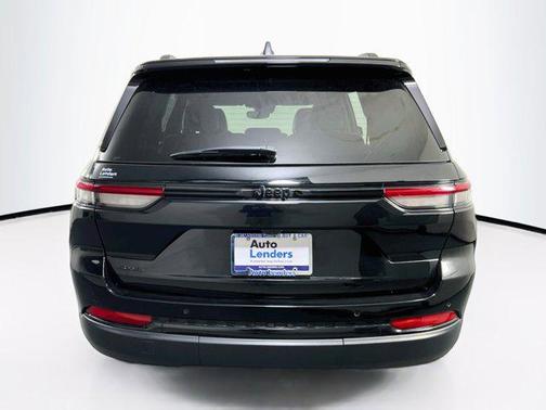 Diamond Black Crystal Pearlcoat 2023 Jeep Grand Cherokee Altitude