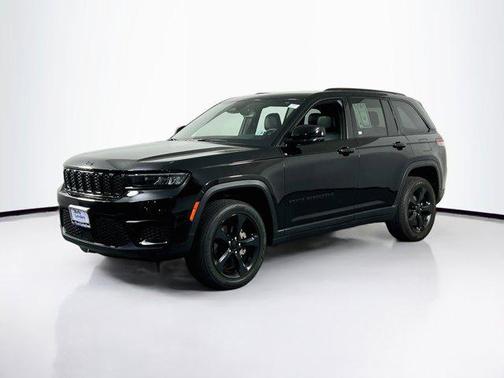 Diamond Black Crystal Pearlcoat 2023 Jeep Grand Cherokee Altitude