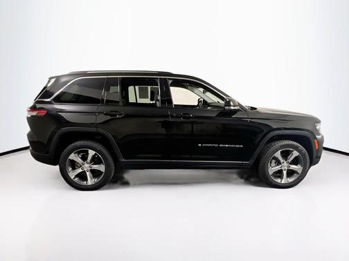 Diamond Black Crystal Pearlcoat 2023 Jeep Grand Cherokee Limited